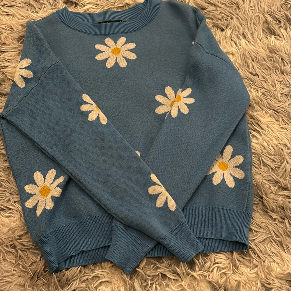 Small Nikkak blue with flowers vintage,sweater.